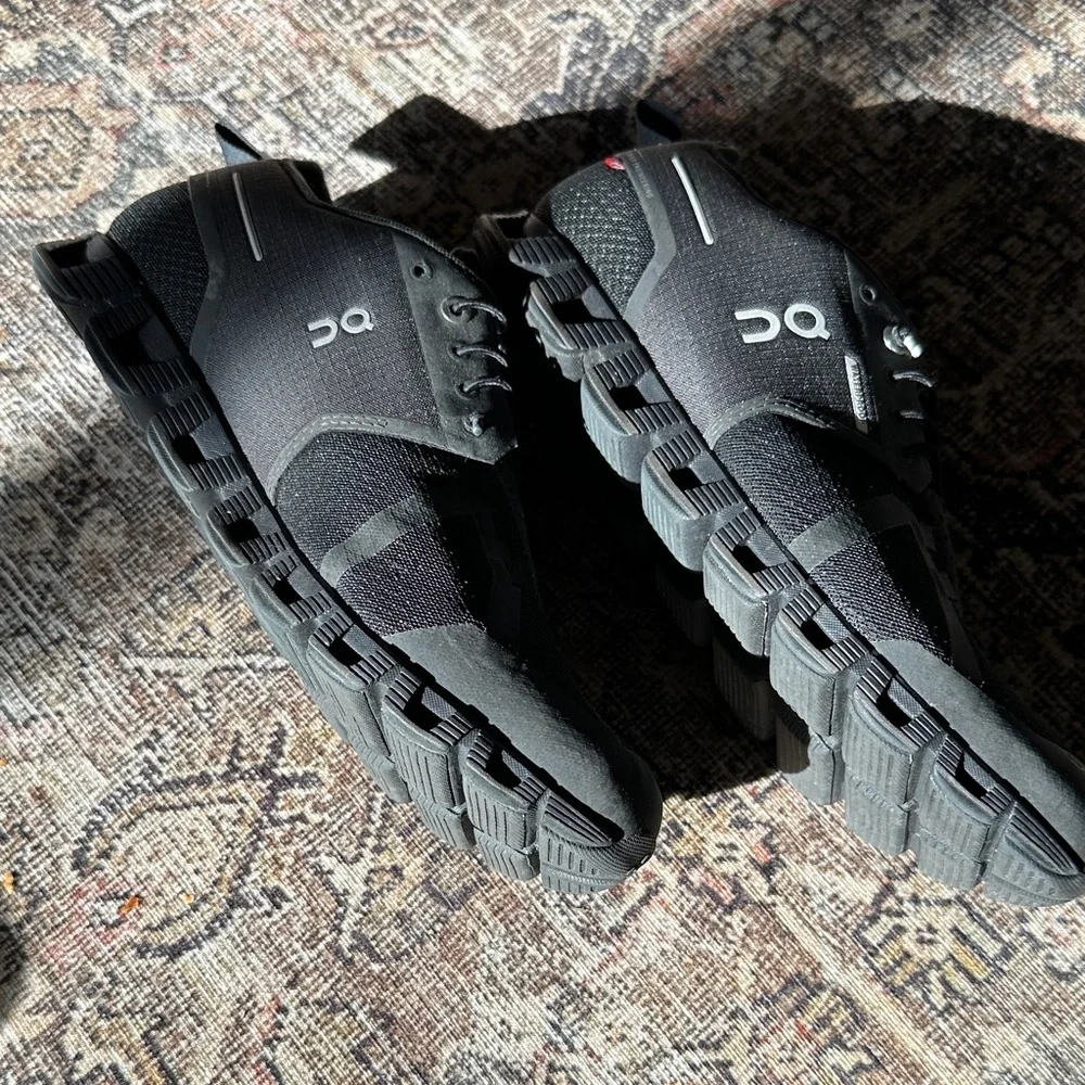 On Running Men's Black Sneakers size 9 - Picture 3 of 8